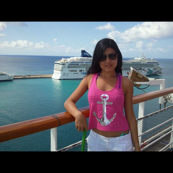 Tank shirt 🔵 2 X $8 - Picture 3 of 3